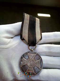 Srebrny Medal Zasłużonym na Polu Chwały Caritas