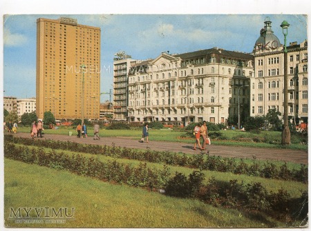 Duże zdjęcie W-wa - Hotel Polonia i Forum - 1974