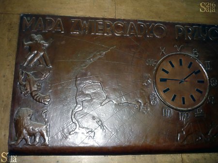 Relief nad salą 216 w budynku WIG