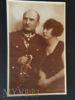 Rodzinne zdjęcie Porucznika z żoną z 28 pułku