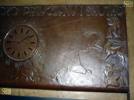 Relief nad salą 216 w budynku WIG