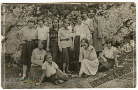 Duże zdjęcie Ojców - grupa dziewcząt - 1932 rok