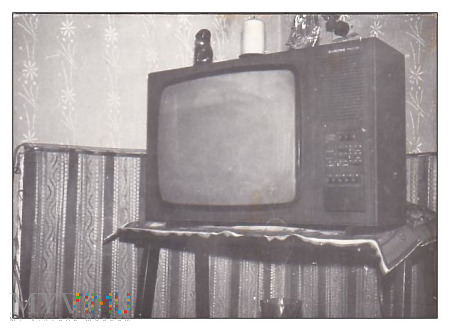 Telewizor z epoki PRL-u