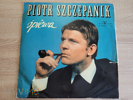 Piotr Szczepanik - Śpiewa