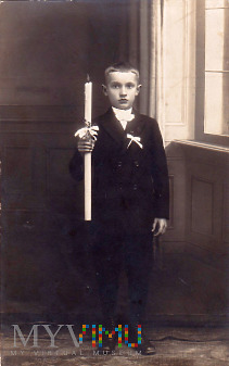Fotografia chłopca w stroju komunijnym