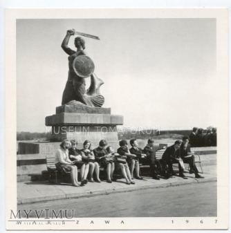 Duże zdjęcie W-wa - pomnik Syrena - 1967