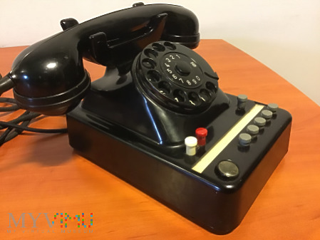 Niemiecki aparat telefoniczny TN z 1954 roku