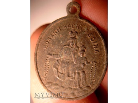 Medalik ze św. Dominikiem.