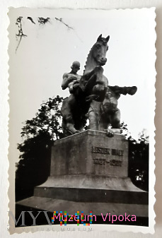 zdjęcie oryginalnego pomnika Leszka Białego