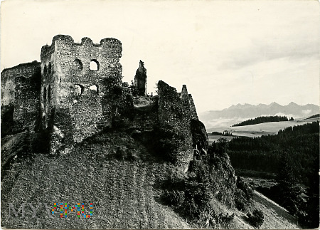 Pieniny - ruiny zamku w Czorsztynie na tle Tatr