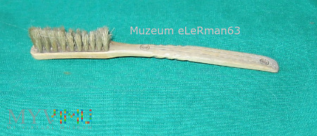 Szczoteczka do zębów z okresu II RP.