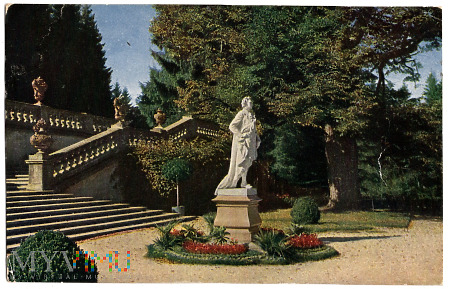 Ogród Pałacu Lindenhof z pomnikiem króla Ludwika I