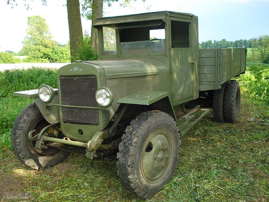 Грузовик зис 5. ЗИС-5 грузовой автомобиль. Грузовик ЗИС-5в. Полуторка и ЗИС 5. ЗИС-5, «трехтонка».