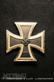 Krzyż żelazny 1 klasy w etui."4"