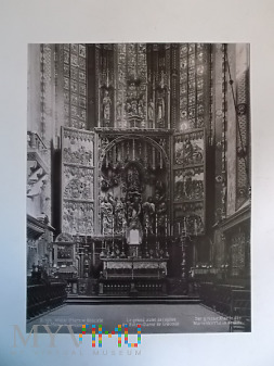Wielki ołtarz w kosciele panny maryi w Krakowie