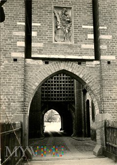 Malbork - Średni Zamek z XIV w - brama przejazdowa