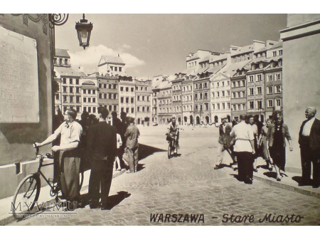 Warszawa Stare Miasto człowiek z rowerem