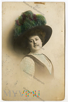 Imponujący kapelusz - 1922