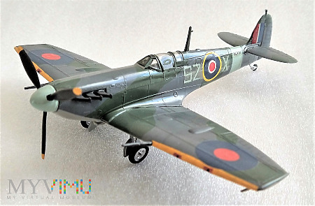 Duże zdjęcie Supermarine "Spitfire" LF Mk VB (model 1/72)
