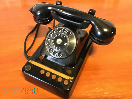 Niemiecki telefon biurkowy TN z 1951 roku