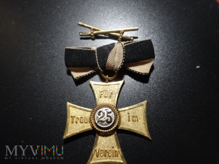 Złoty Krzyż Pruski ,,Dla lojalności w zespole'' 25