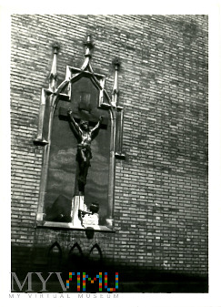 Tarnów - krzyż na ścianie katedry, 1975 rok