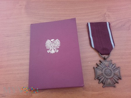 Duże zdjęcie Medal PRL Brązowy Krzyż Zasługi