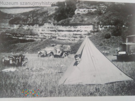 Duże zdjęcie niemiecki żołnierz w namiocie