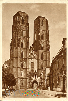 Duże zdjęcie Widok na gotycką katedrę z XIII-XIV w.