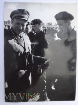 Duże zdjęcie Zdjęcie żołnierzy - spotkanie z generałem