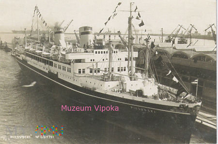 MS Pilsudski w porcie w Gdyni (reprint)