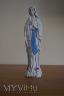 Porcelanowa figurka M. Boskiej z Lourdes
