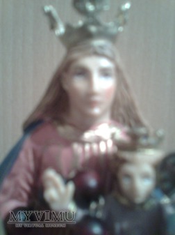 figurka Matki Bożej z różnych materiałów