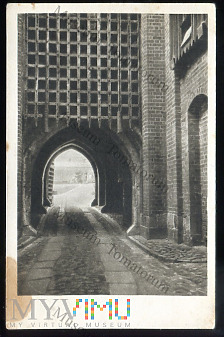 Duże zdjęcie Malbork - Brama do Zamku - 1951