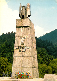 Duże zdjęcie Pomnik Generała Karola Świerczewskiego