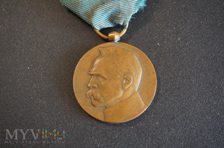 Duże zdjęcie Medal Dziesięciolecia Odzyskania Niepodległości