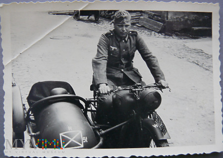 Duże zdjęcie Zdjęcie żołnierz niemiecki na motocyklu