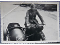 Zdjęcie żołnierz niemiecki na motocyklu