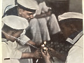 Marynarze obierają ziemniaki