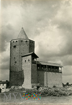 Rawa Mazowiecka - baszta i fragment murów z XIV w.