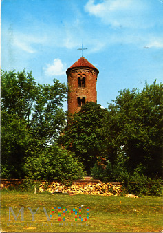 Inowłódz - wieża romańskiego kościoła z XI w.