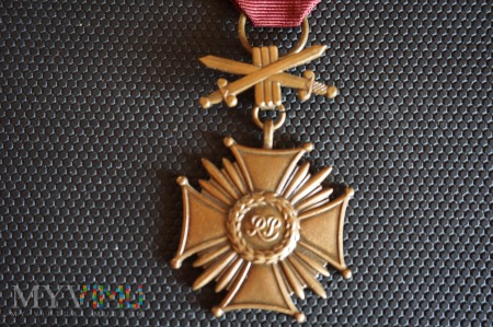 Brązowy Krzyż Zasługi z Mieczami - III RP