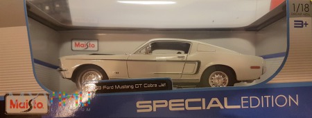 Duże zdjęcie 10. Ford Mustang 1:18 box