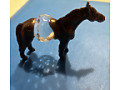 figurka konia ze szklanym brzuchem